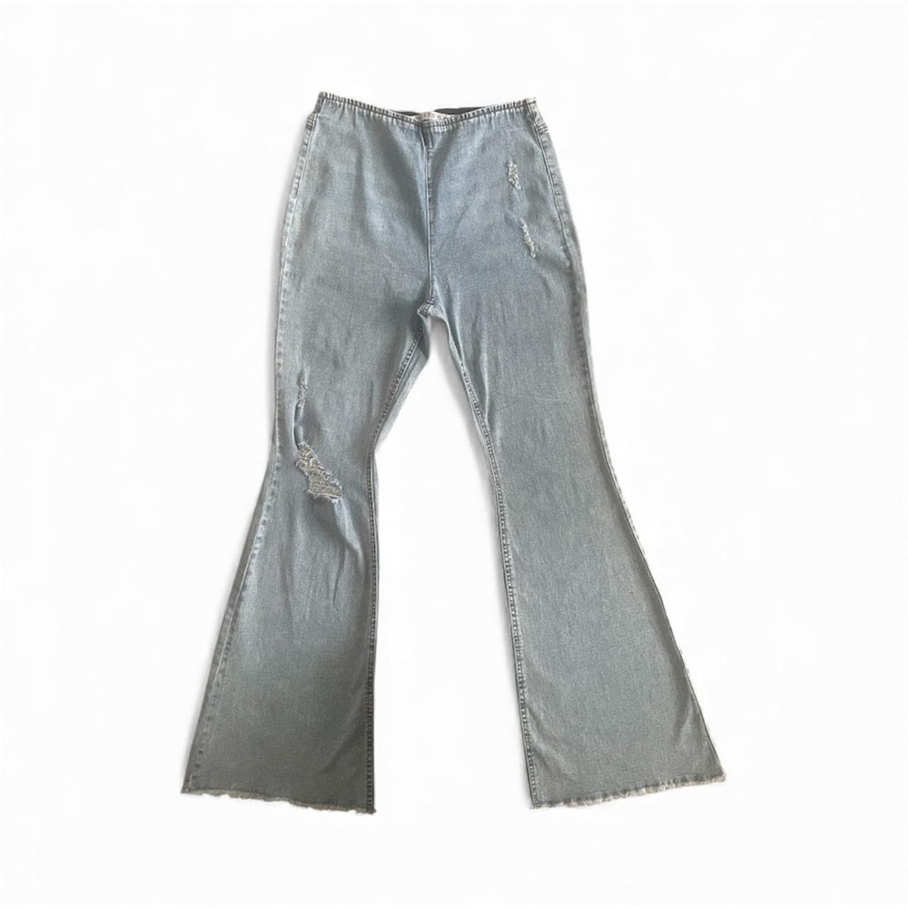 Flared High Waist Light Blue Distressed Jeans size‎ 9 by Tinseltown